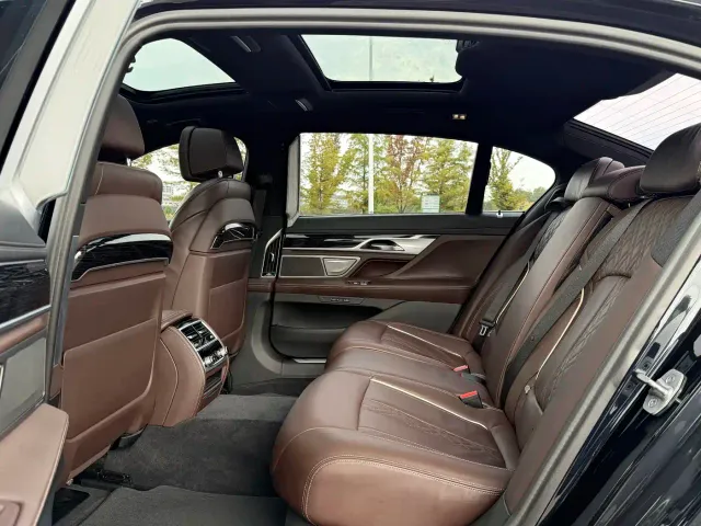 BMW 7 Series — Фото автомобиля 11