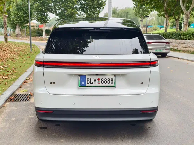 Li Auto i8 — Фото автомобиля 13