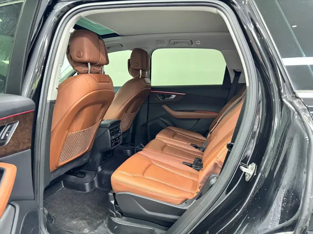 Audi Q7 — Фото автомобиля 14