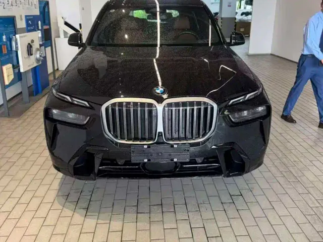 BMW X7 — Фото автомобиля 2
