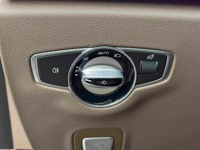Mercedes-Benz E-Class — Фото автомобиля 17