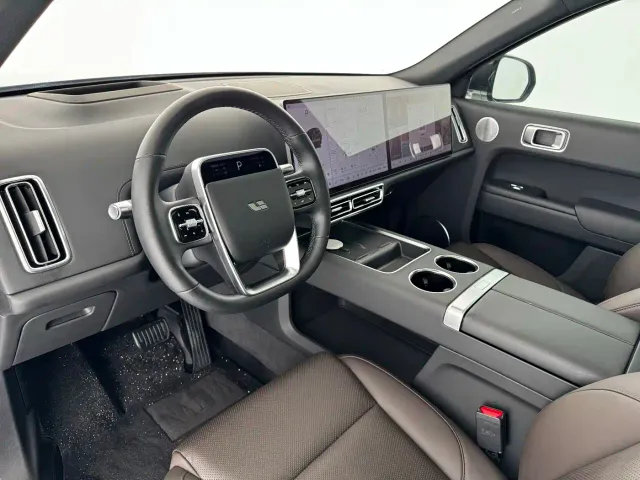 Li Auto L8 — Фото автомобиля 5