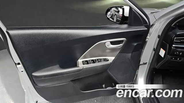 Kia Niro — Фото автомобиля 12