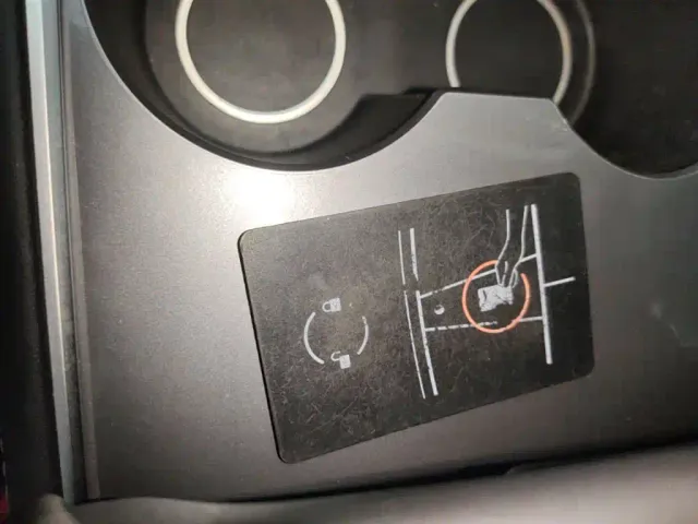 Tesla Model Y — Фото автомобиля 8