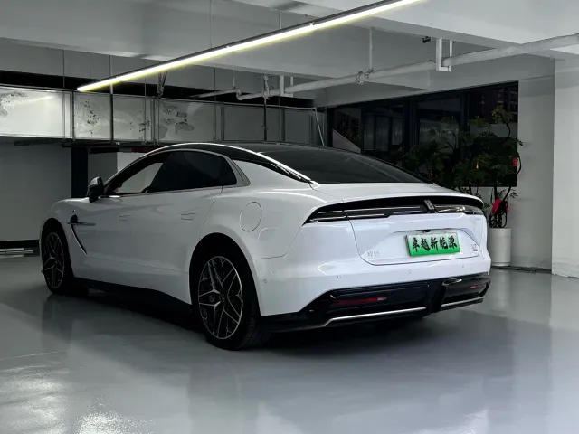BYD U7 — Фото автомобиля 10