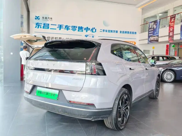 Volvo XC70 Plug-in Hybrid — Фото автомобиля 4