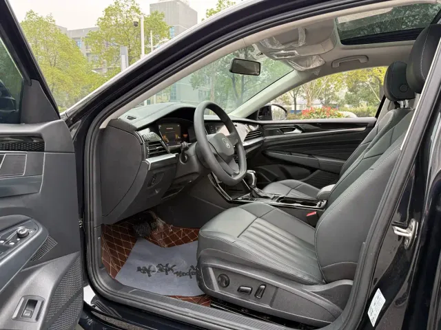 Volkswagen Passat — Фото автомобиля 11