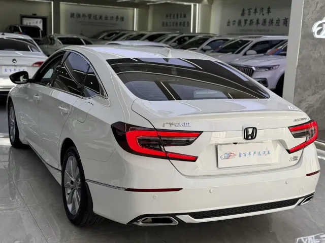 Honda Accord — Фото автомобиля 10