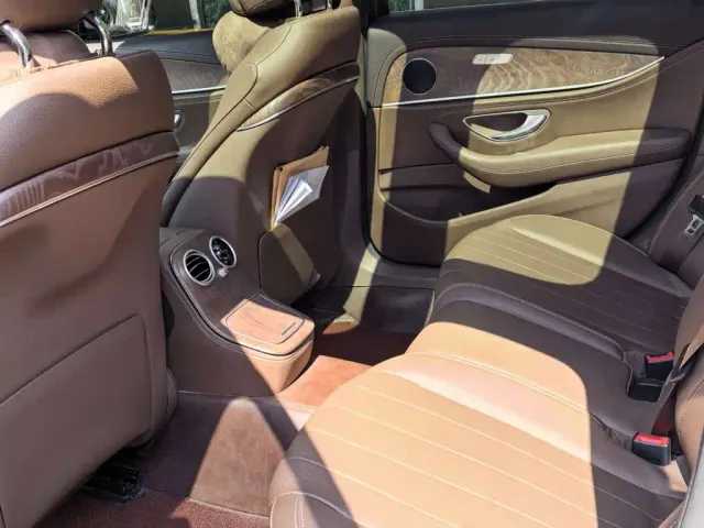 Mercedes-Benz E-Class — Фото автомобиля 5