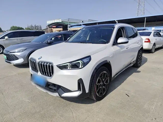 Фотография автомобиля — BMW X1
