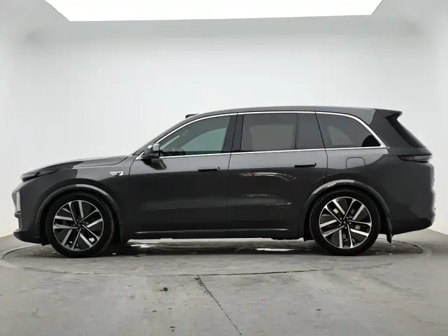 Li Auto L8 — Фото автомобиля 6
