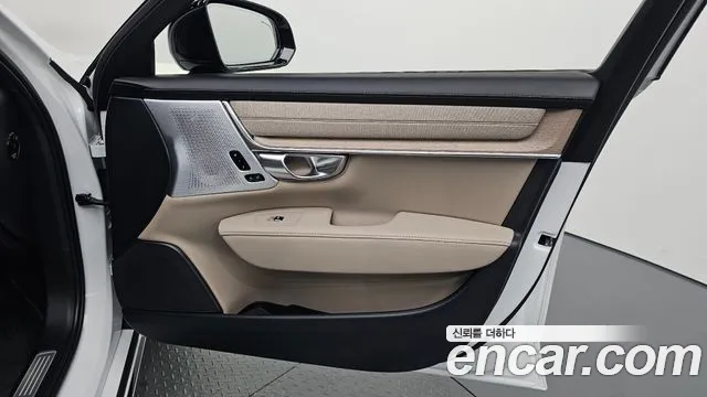 Volvo S90 — Фото автомобиля 13