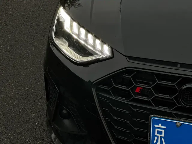 Audi S4 — Фото автомобиля 3