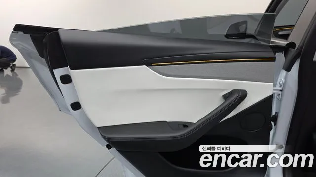 Tesla Model Y — Фото автомобиля 14