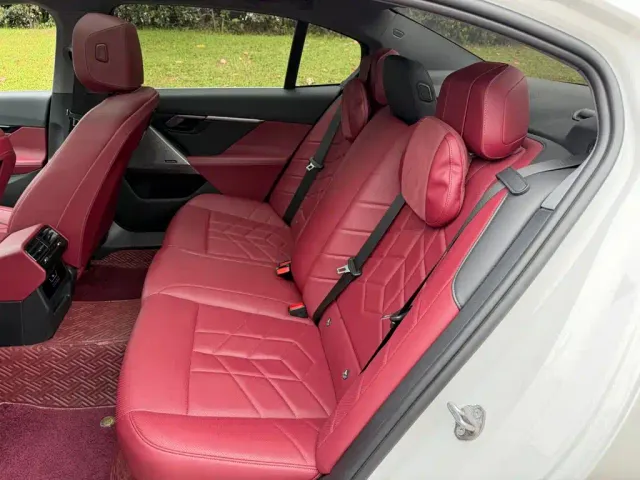 BMW 5 Series — Фото автомобиля 12