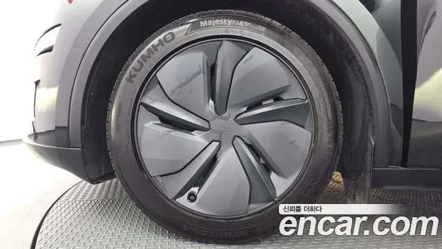 Tesla Model Y — Фото автомобиля 5