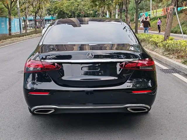 Mercedes-Benz E-Class — Фото автомобиля 3