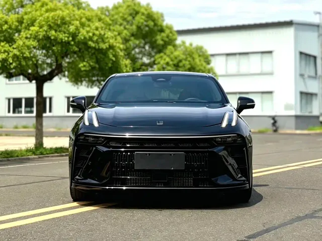 Фотография автомобиля — Lynk & Co 03