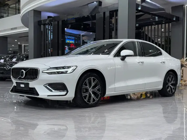 Фотография автомобиля — Volvo S60