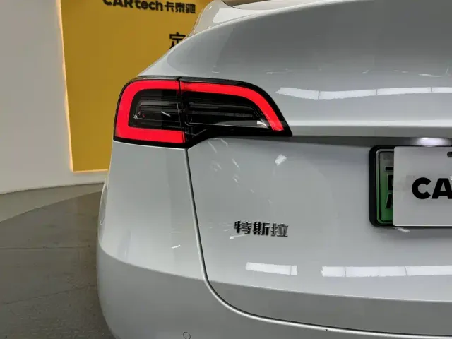 Tesla Model Y — Фото автомобиля 11
