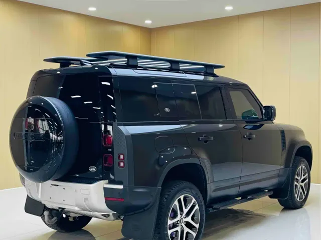 Land Rover Defender — Фото автомобиля 9