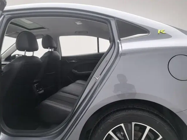 Roewe i5 — Фото автомобиля 15