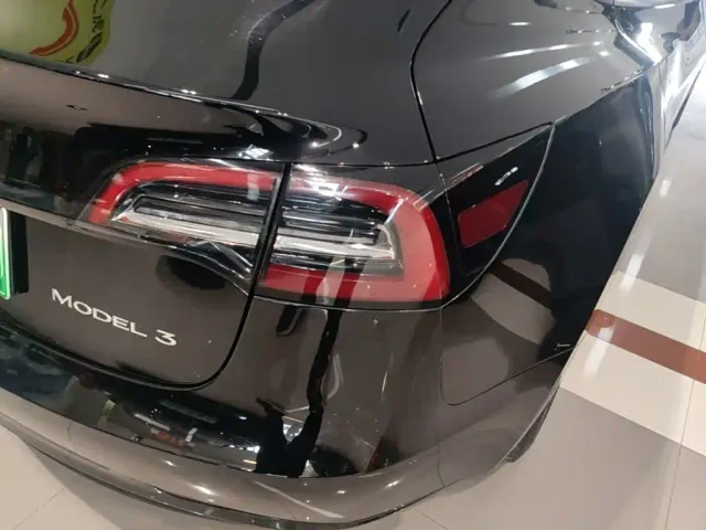 Tesla Model 3 — Фото автомобиля 7