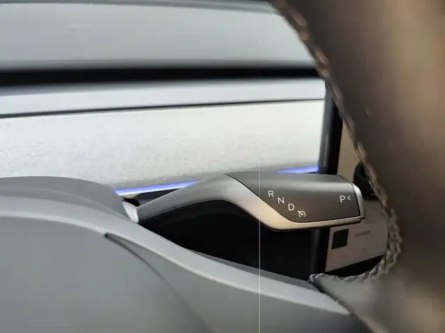 Tesla Model Y — Фото автомобиля 13