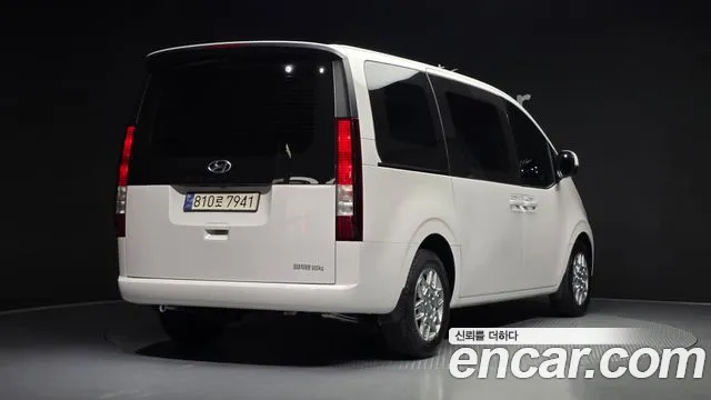 Фотография автомобиля — Hyundai Staria
