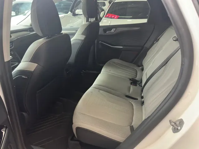 Ford Escape — Фото автомобиля 16