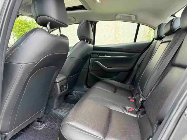 Mazda Axela — Фото автомобиля 8