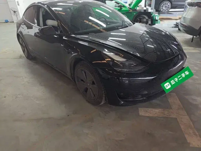 Tesla Model 3 — Фото автомобиля 3