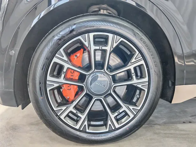 Lynk & Co 900 — Фото автомобиля 14