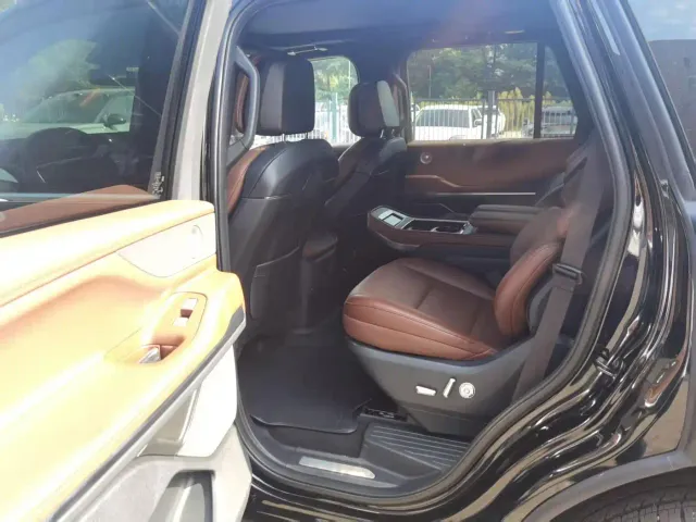 Lincoln Navigator — Фото автомобиля 6