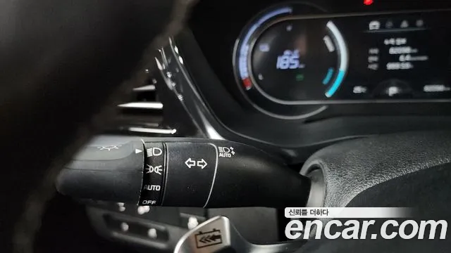 Kia Niro — Фото автомобиля 27