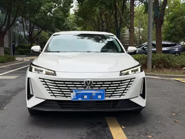 Changan Eado — Фото автомобиля 2