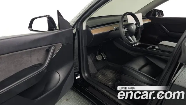 Tesla Model Y — Фото автомобиля 11