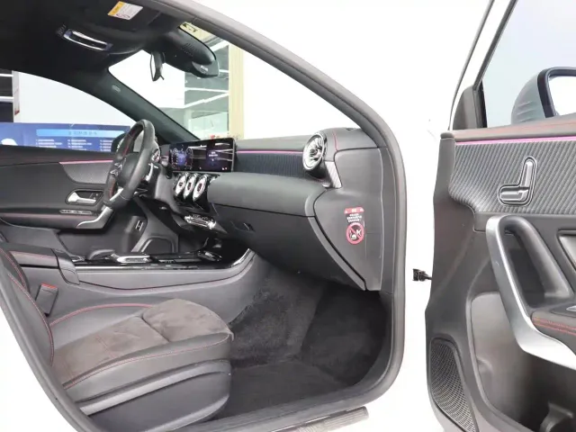 Mercedes-Benz A-Class — Фото автомобиля 24