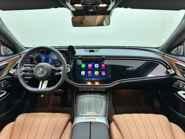 Mercedes-Benz E-Class — Фото автомобиля 12