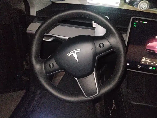 Tesla Model Y — Фото автомобиля 15