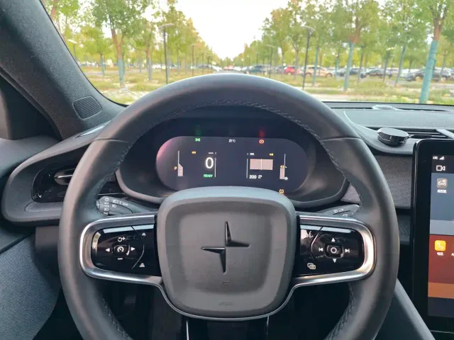 Polestar 2 — Фото автомобиля 13