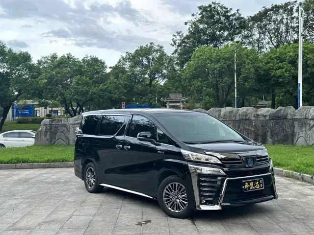 Toyota Vellfire — Фото автомобиля 3