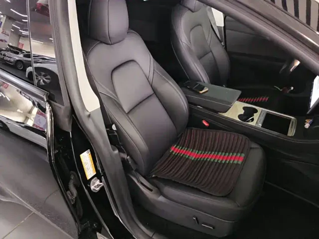 Tesla Model Y — Фото автомобиля 24
