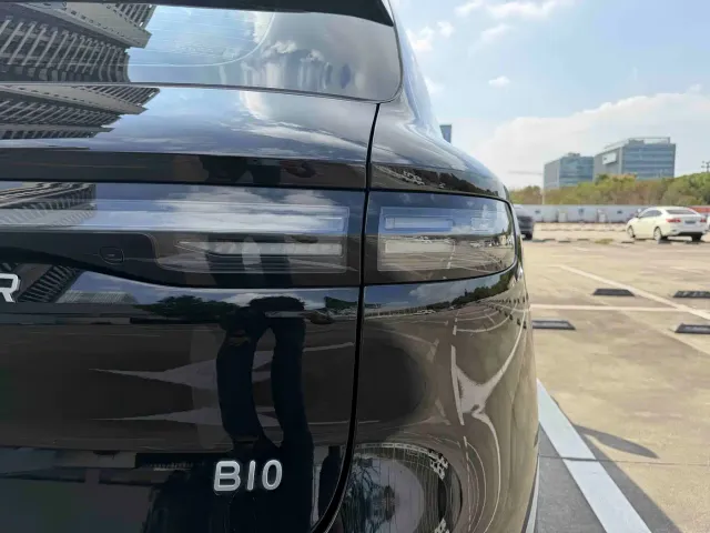 Leapmotor B10 — Фото автомобиля 8