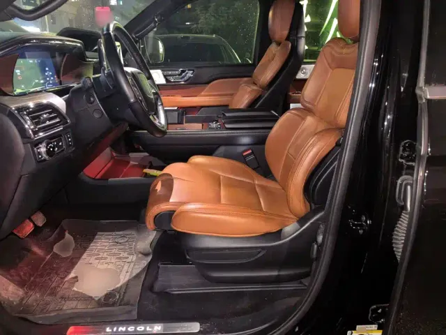 Lincoln Navigator — Фото автомобиля 18