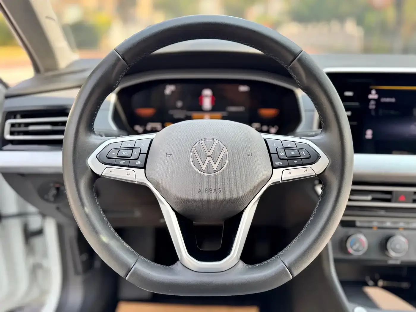 Volkswagen Lavida 2023 1.5L Auto Luxury Edition — Фото автомобиля 13