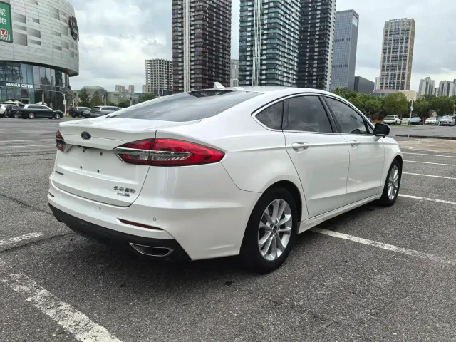 Ford Mondeo — Фото автомобиля 6