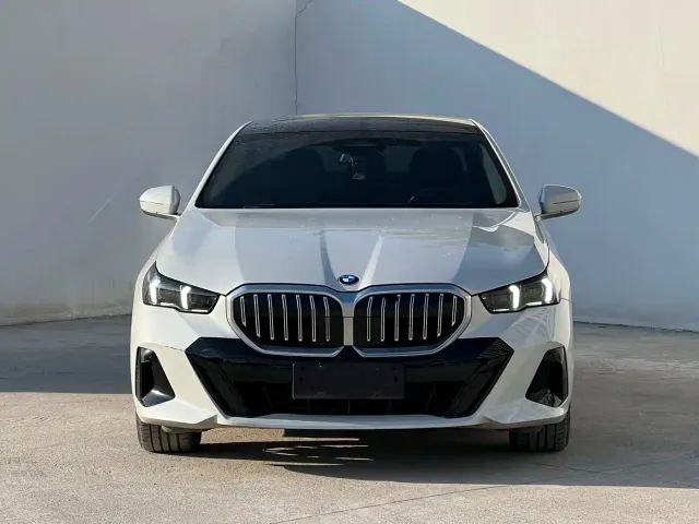 BMW 5 Series — Фото автомобиля 2