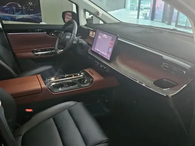 GAC Trumpchi E8 — Фото автомобиля 3