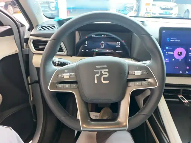 BYD Yuan UP — Фото автомобиля 10
